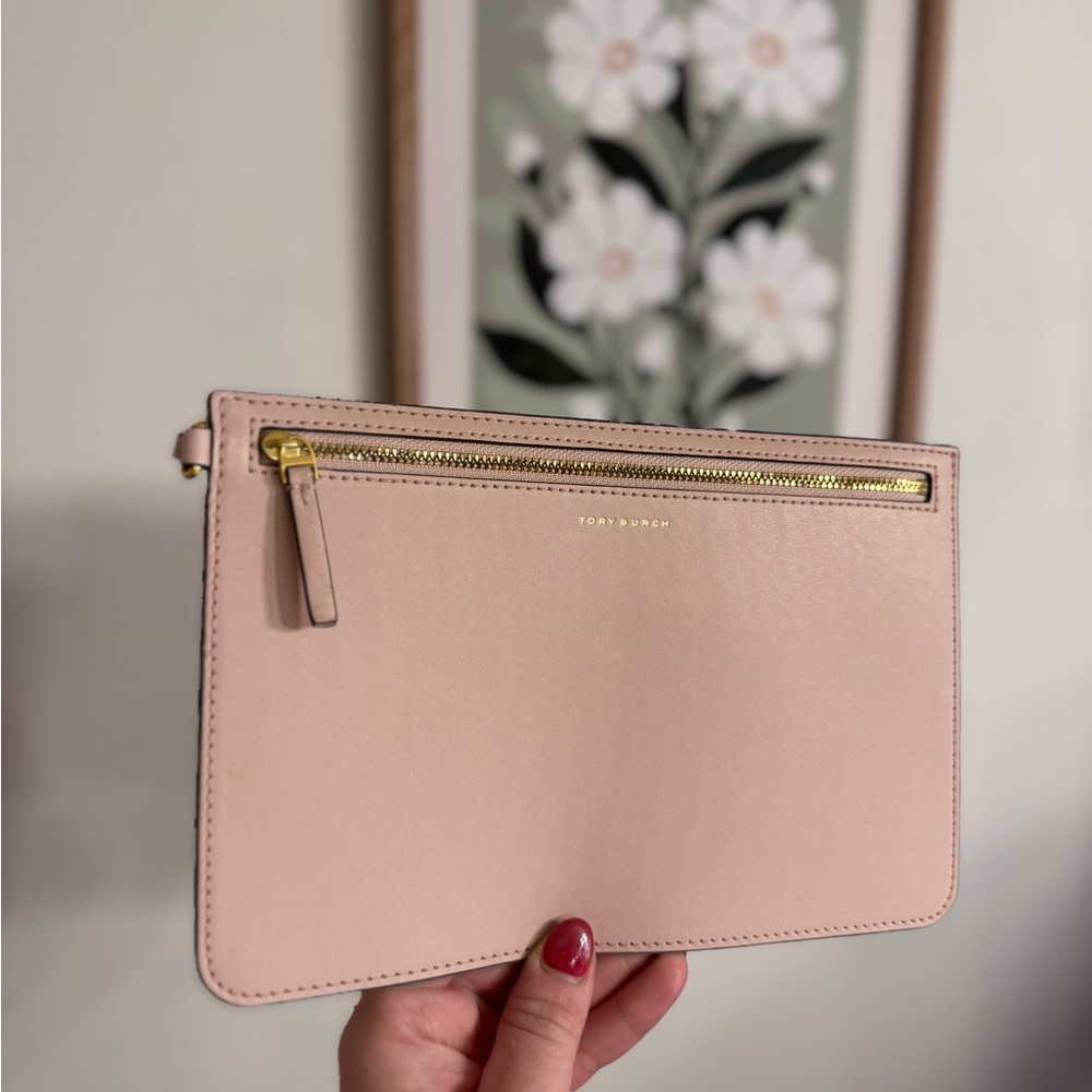 Tory Burch Blush Pink Wristlet Clutch - Gold Hardware- Chic & Compact- Designer - Picture 2 of 4